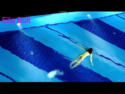 ❤️ No puedo dejar de mirar, joven rubia pillada nadando desnuda en la piscina del complejo ELLA BOLT ❤❌ Video de porno en es.porngifer.ru ❌️