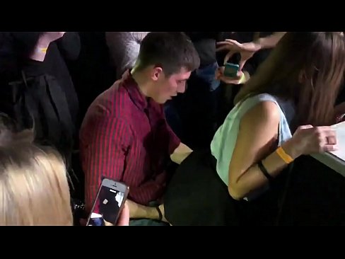 ❤️ Sexo real en una discoteca rusa. Chica rusa de 18 años en el ano y la vagina follada en un club nocturno ❤❌ Video de porno en es.porngifer.ru ❌️